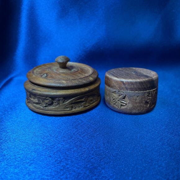 Two Vintage Hand Carved Round Wooden Trinket Boxes - Picture 3 of 6